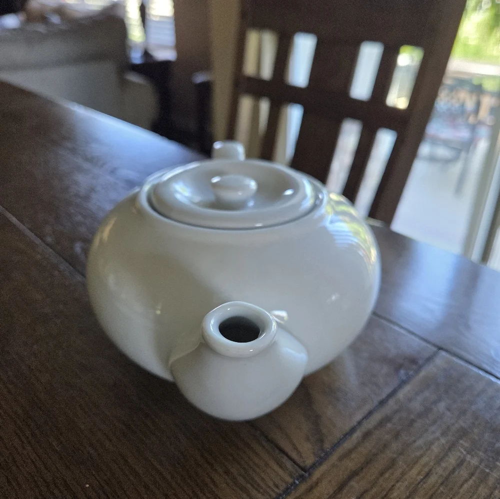 Cordon Blue White Porcelain Teapot